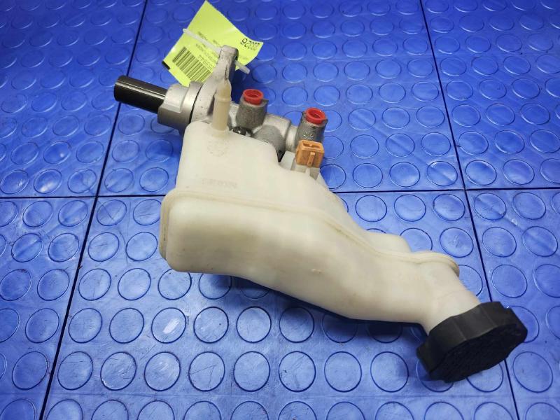 2014-2018 Kia Forte Brake Master Cylinder Assembly Genuine OEM 58510A7200