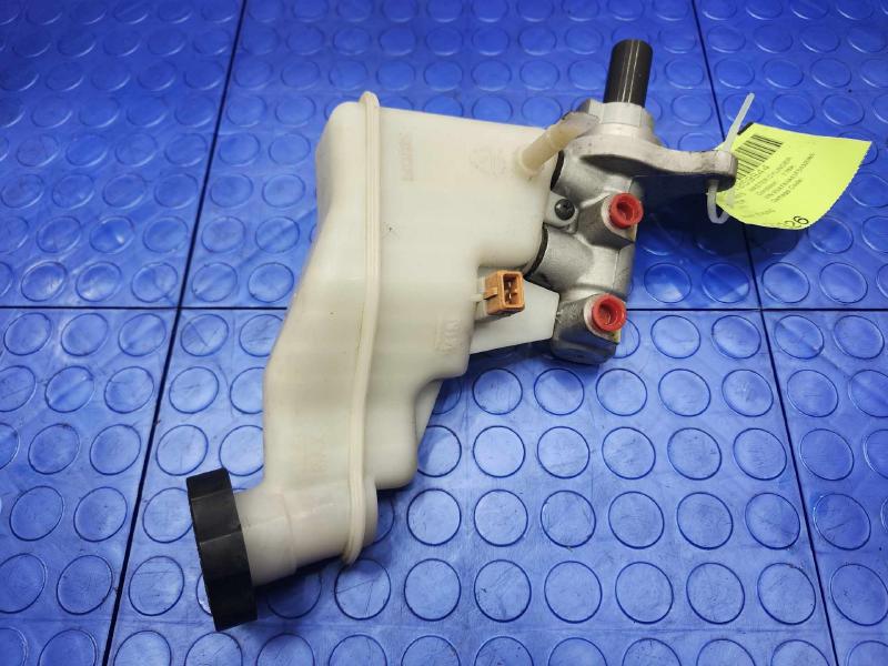 2014-2018 Kia Forte Brake Master Cylinder Assembly Genuine OEM 58510A7200