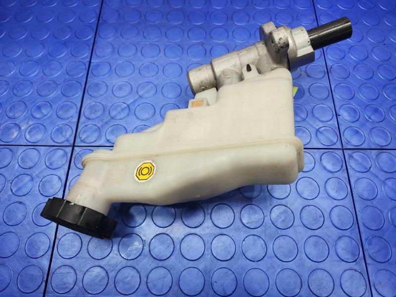 2014-2018 Kia Forte Brake Master Cylinder Assembly Genuine OEM 58510A7200