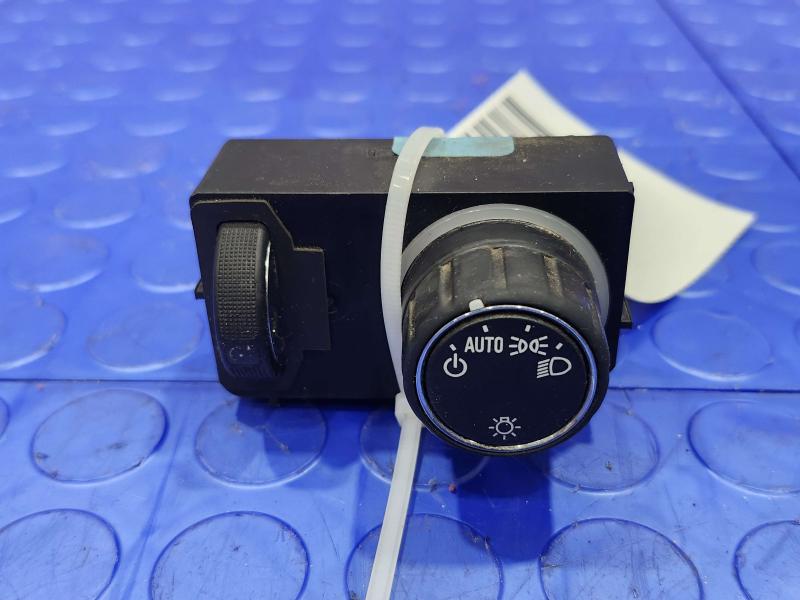 2017 Chevrolet Silverado 2500 Headlight Switch (Dash Mtd)