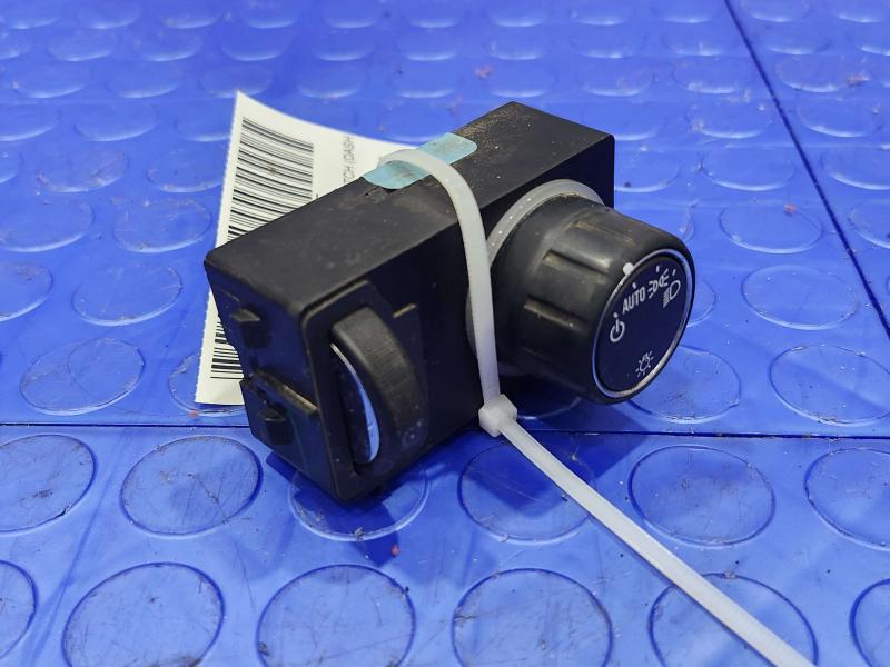 2017 Chevrolet Silverado 2500 Headlight Switch (Dash Mtd)