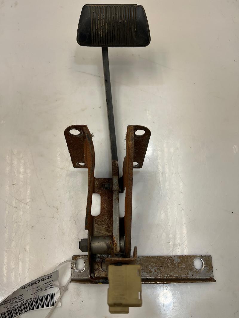 1998 1999 Jeep Cherokee Brake Pedal Assembly w/ Bracket OEM 52129061AE