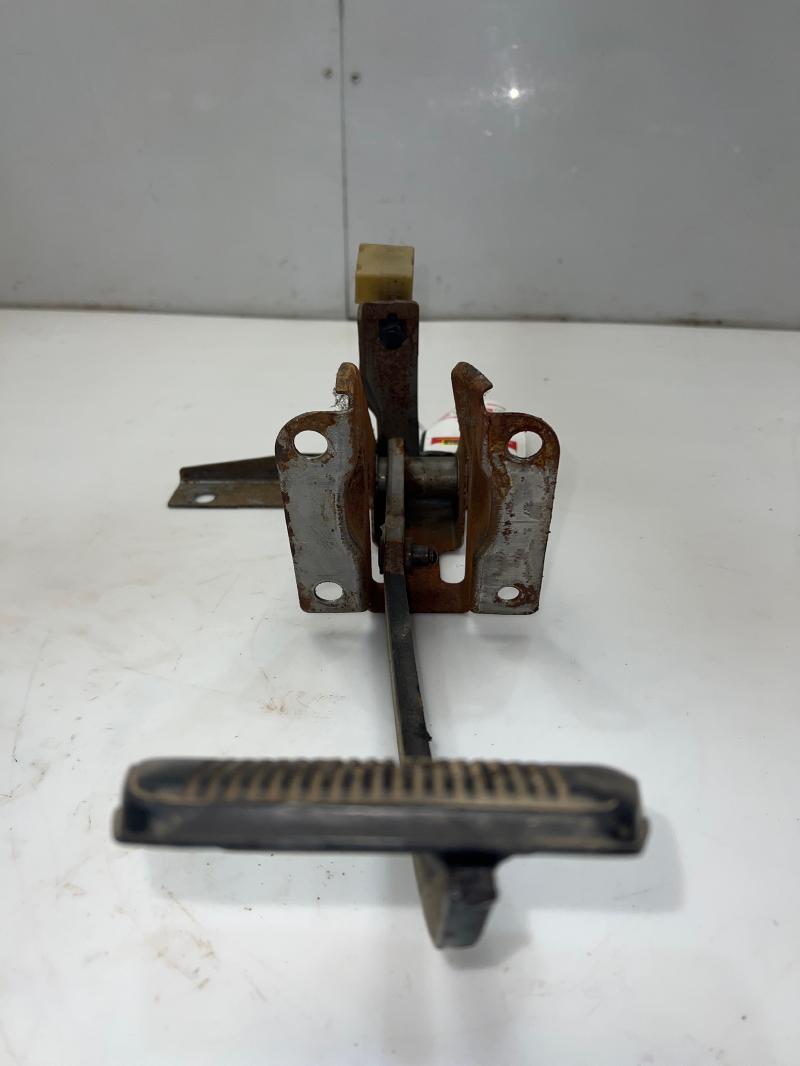 1998 1999 Jeep Cherokee Brake Pedal Assembly w/ Bracket OEM 52129061AE