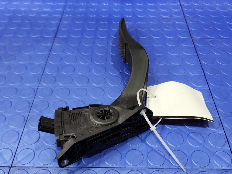 2014 Chrysler 300 Pedal Assembly