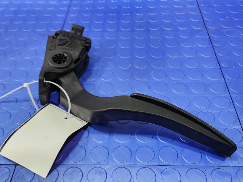 2014 Chrysler 300 Pedal Assembly