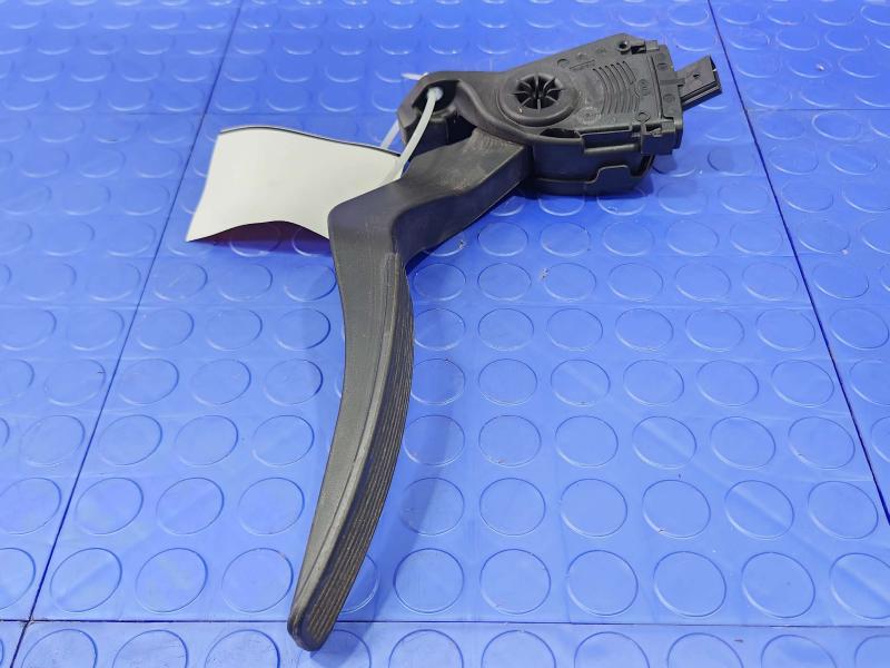 2014 Chrysler 300 Pedal Assembly
