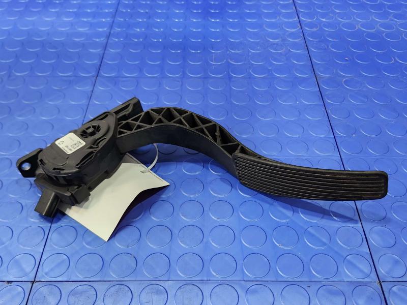 2014 Chrysler 300 Pedal Assembly