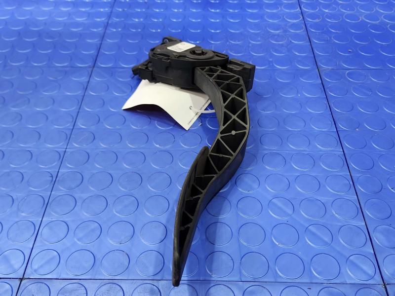 2014 Chrysler 300 Pedal Assembly