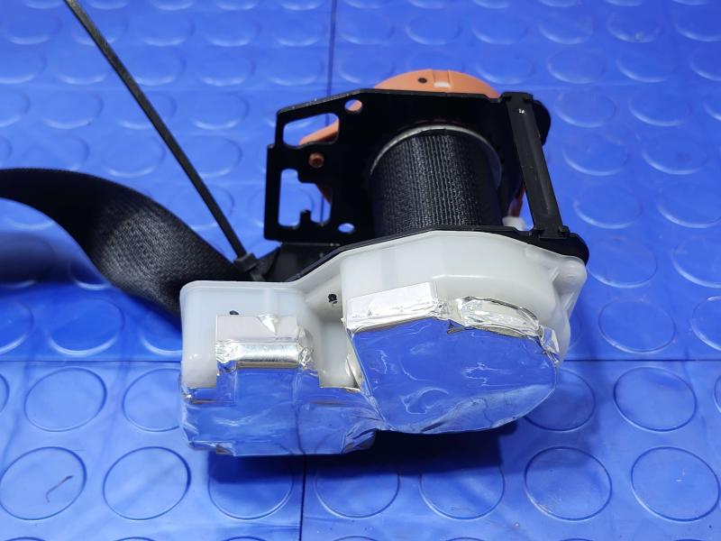 2011 Infiniti QX56 Rear Seat Belt