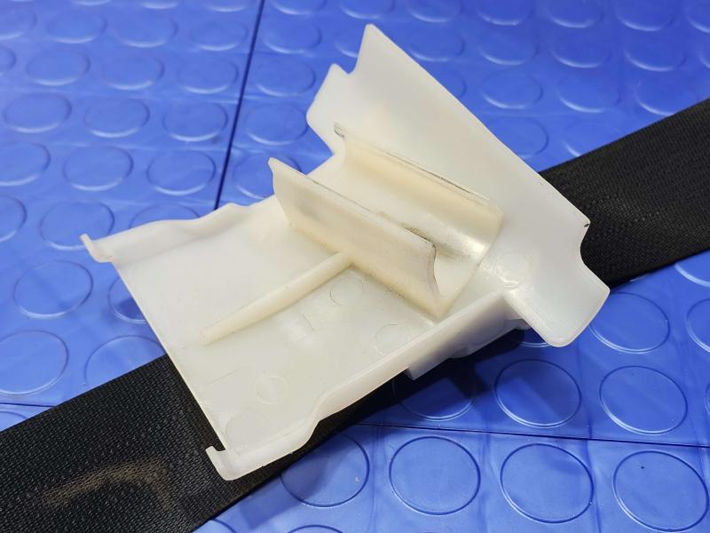 2011 Infiniti QX56 Rear Seat Belt
