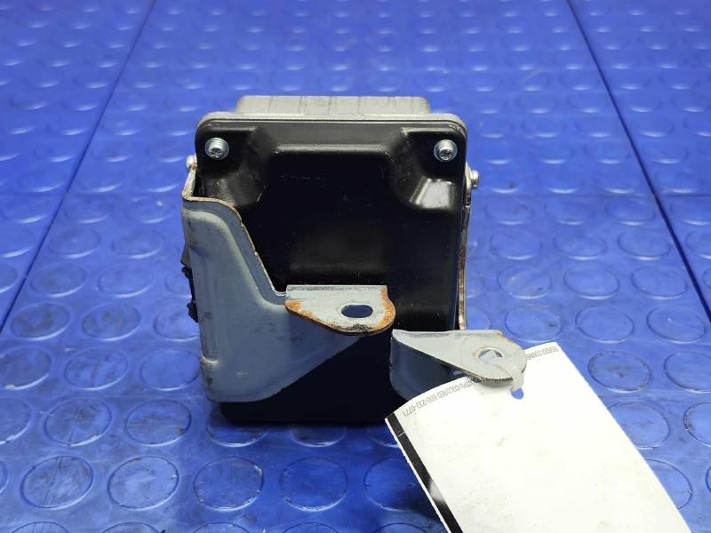 2015-2023 Jeep Renegade Power Inverter Module Genuine OEM 68202292AA