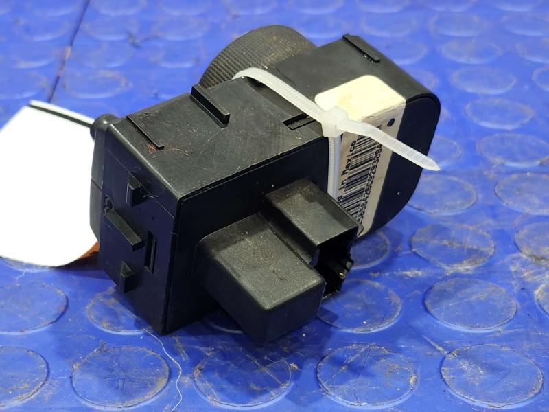 2010 Chevrolet Tahoe Headlight Switch (Dash Mtd)