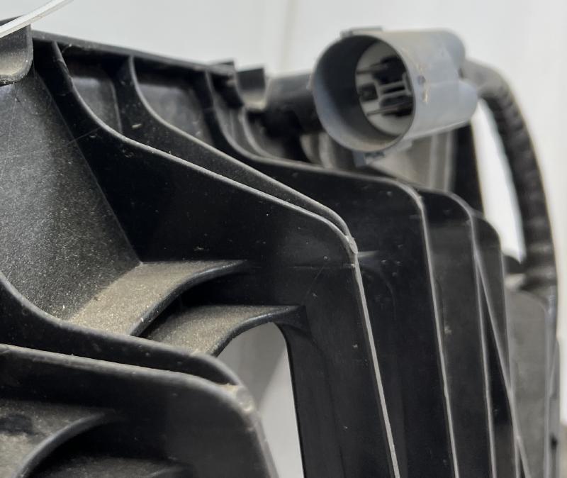 2017 - 2019 GMC Acadia Cadillac XT5 Engine Cooling Fan Assembly OEM 23412299
