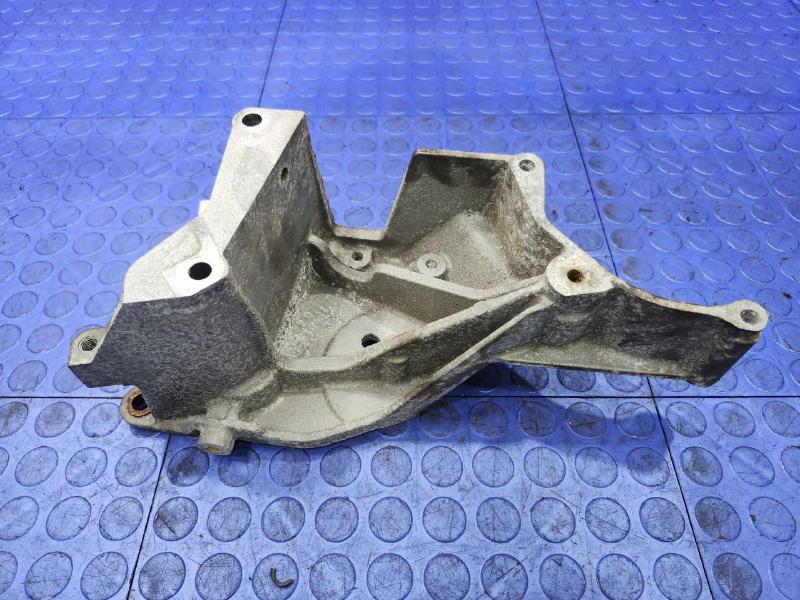 2017 Chevrolet Silverado 1500 Alternator Bracket