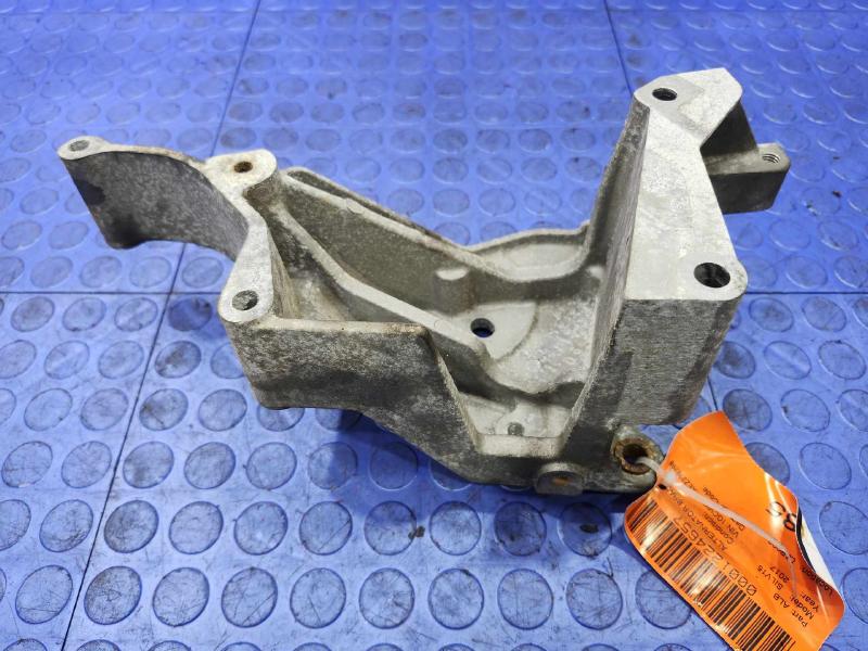 2017 Chevrolet Silverado 1500 Alternator Bracket