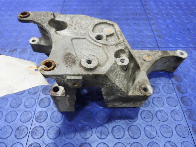 2017 Chevrolet Silverado 1500 Alternator Bracket
