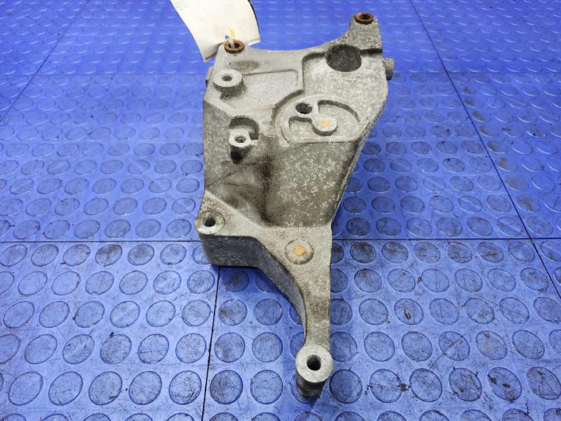 2017 Chevrolet Silverado 1500 Alternator Bracket