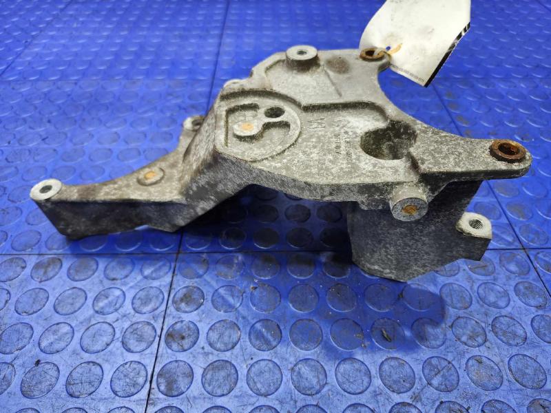 2017 Chevrolet Silverado 1500 Alternator Bracket
