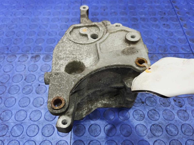 2017 Chevrolet Silverado 1500 Alternator Bracket