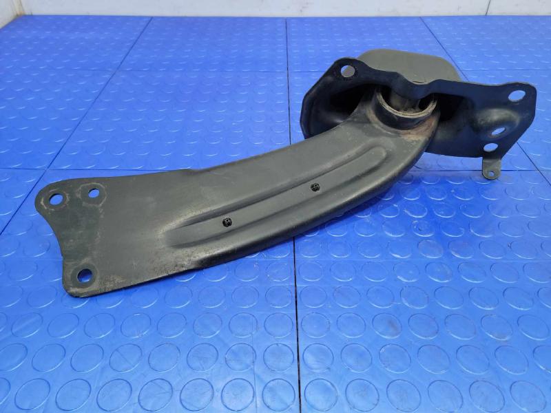 2009 Volkswagen Tiguan Lower Control Arm Rr