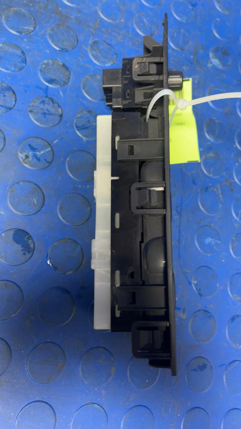 2007 Nissan Altima Door Switch Front