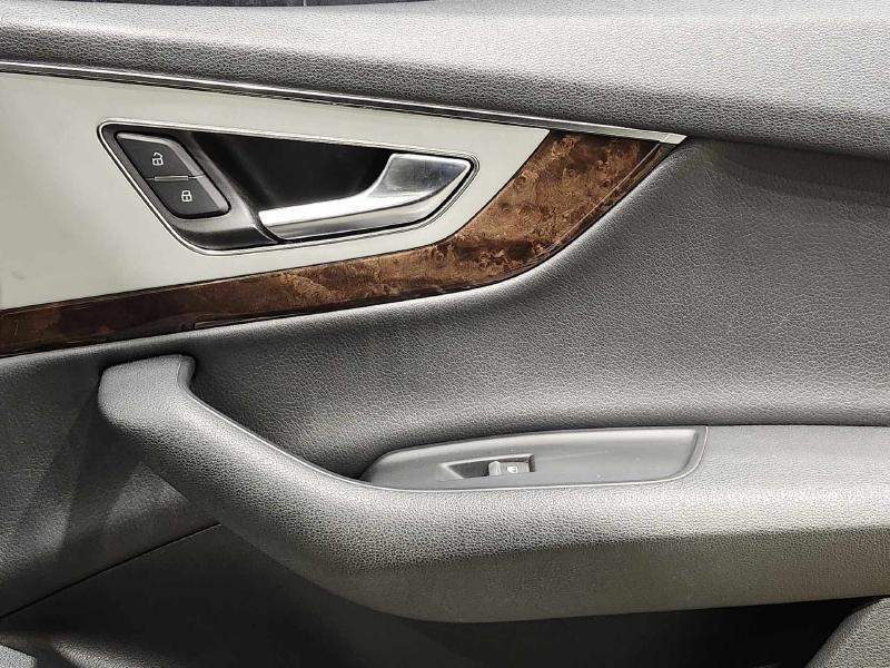 2018 Audi Q7 Front Door Trim Panel