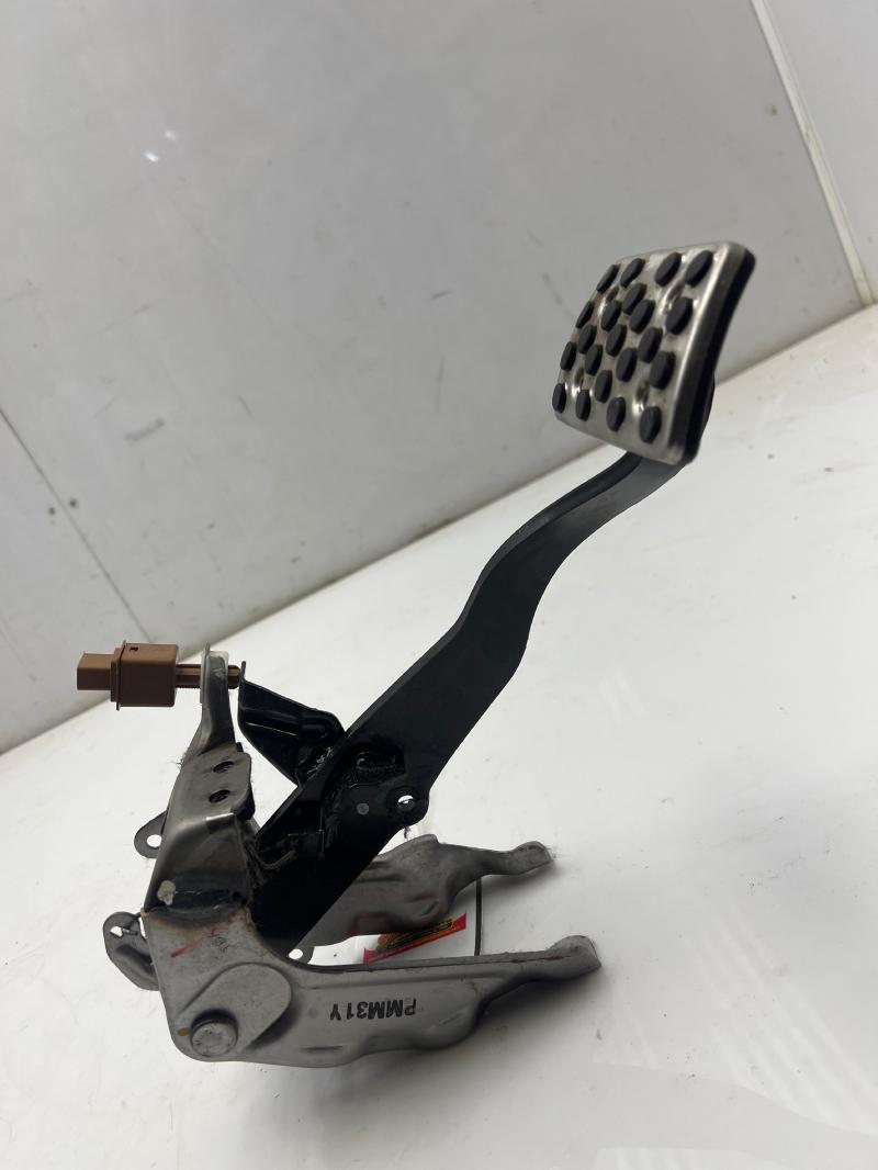 2017 - 2021 Honda Civic Brake Pedal Assembly Fits Sport Touring Si Type R  OEM 46600-TBA-L02