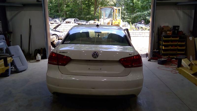 2012 Volkswagen Passat Center Pillar