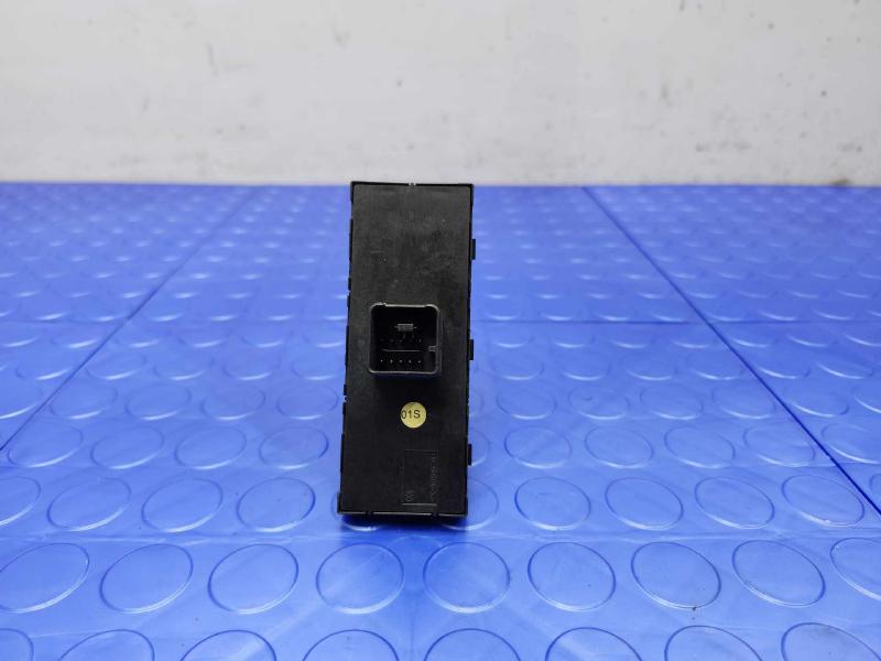 2011 Volkswagen Touareg Door Switch Front