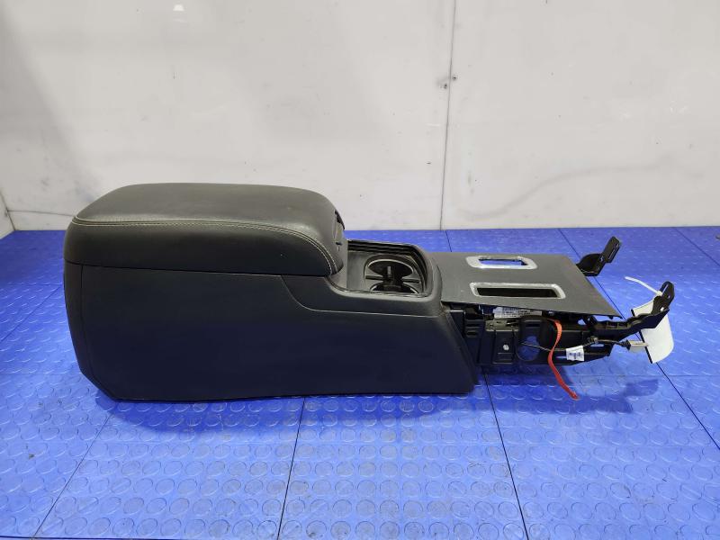 2013 Chrysler 300 Front Console