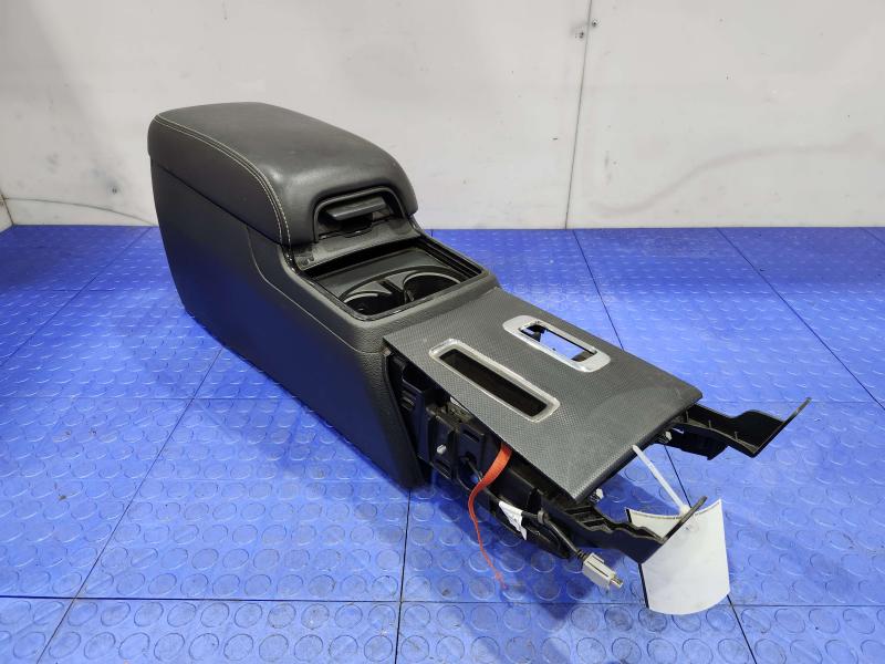 2013 Chrysler 300 Front Console