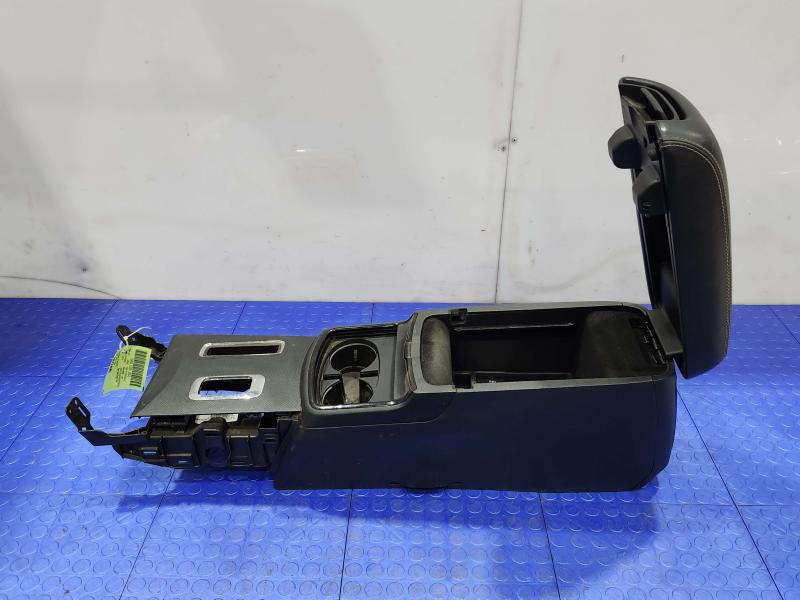 2013 Chrysler 300 Front Console