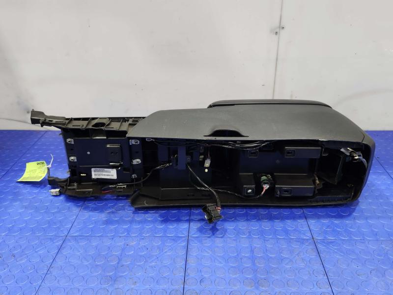2013 Chrysler 300 Front Console