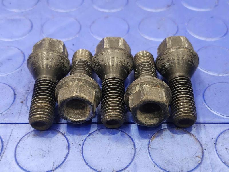 2006 BMW Z4 Lug Nuts