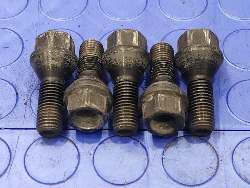 2006 BMW Z4 Lug Nuts
