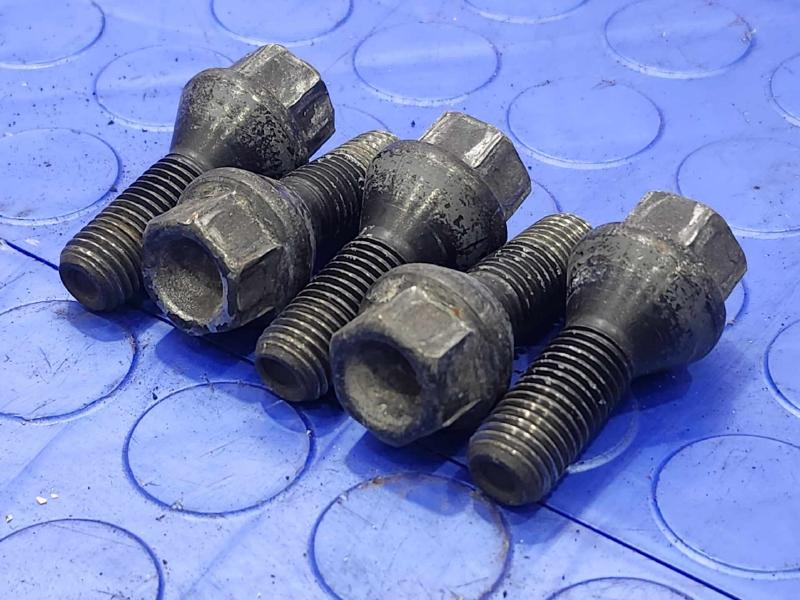 2006 BMW Z4 Lug Nuts