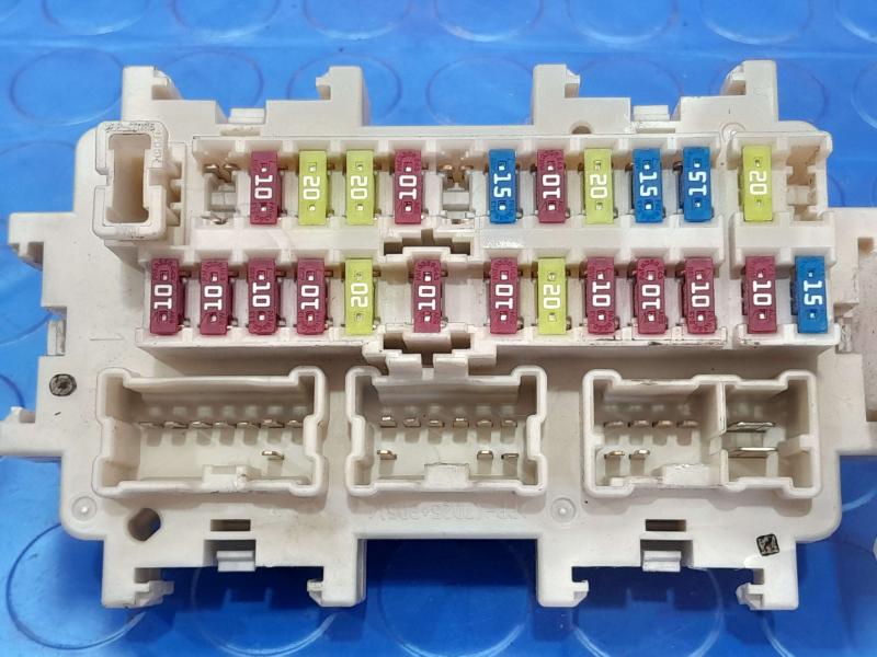 2013 Infiniti FX35 Cabin Fuse Box