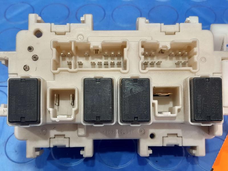 2013 Infiniti FX35 Cabin Fuse Box