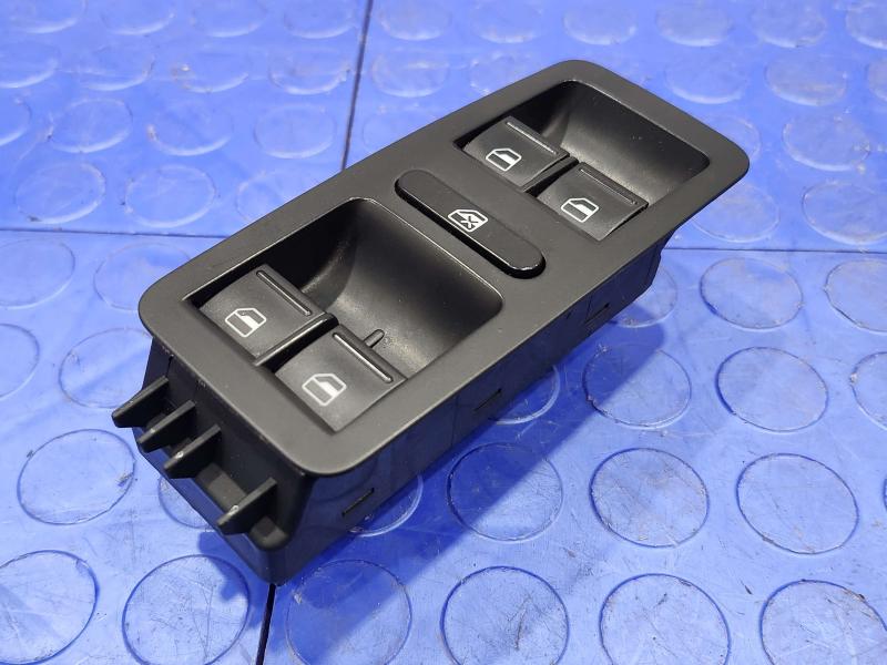 2018 Volkswagen Passat Door Switch Front