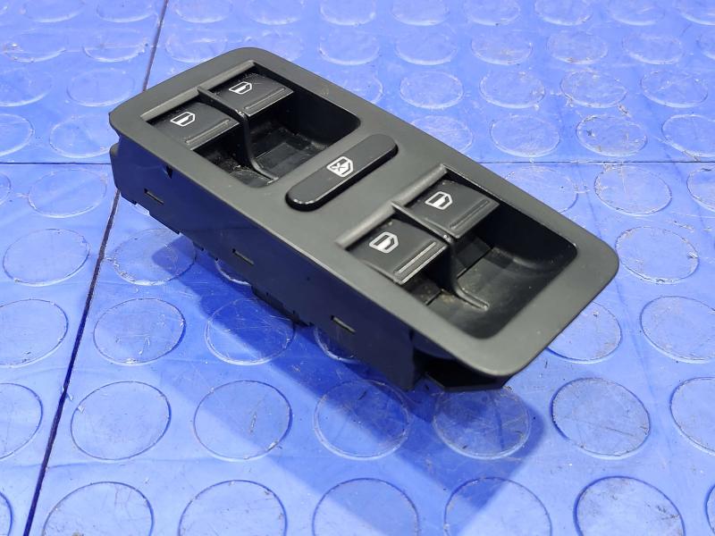2018 Volkswagen Passat Door Switch Front