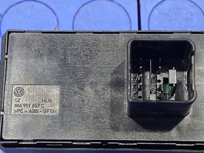 2018 Volkswagen Passat Door Switch Front