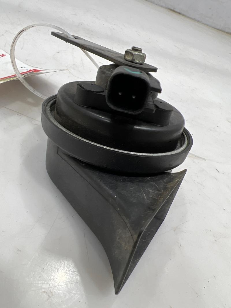 2010 - 2017 Chevy Equinox GMC Terrain Low Note Horn OEM 25949933