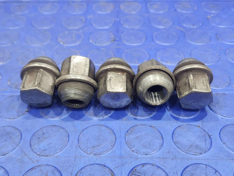 2014 Dodge Challenger Lug Nuts