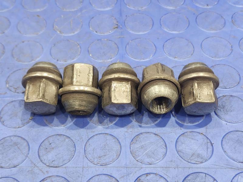2014 Dodge Challenger Lug Nuts