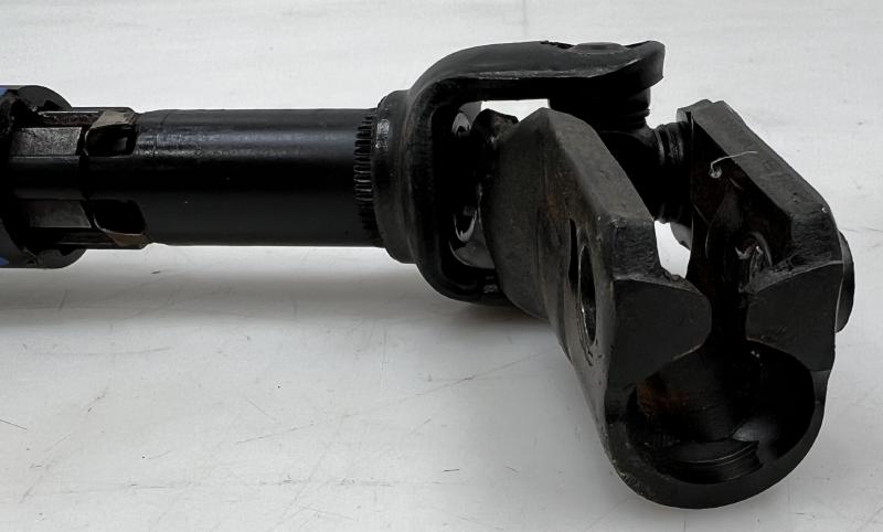 2017 - 2023 GMC Acadia Cadillac XT5 Steering Intermediate Shaft OEM 23134851