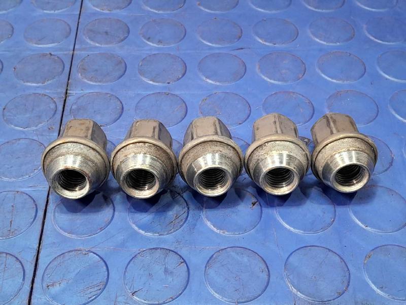 2008 Pontiac Solstice Lug Nuts