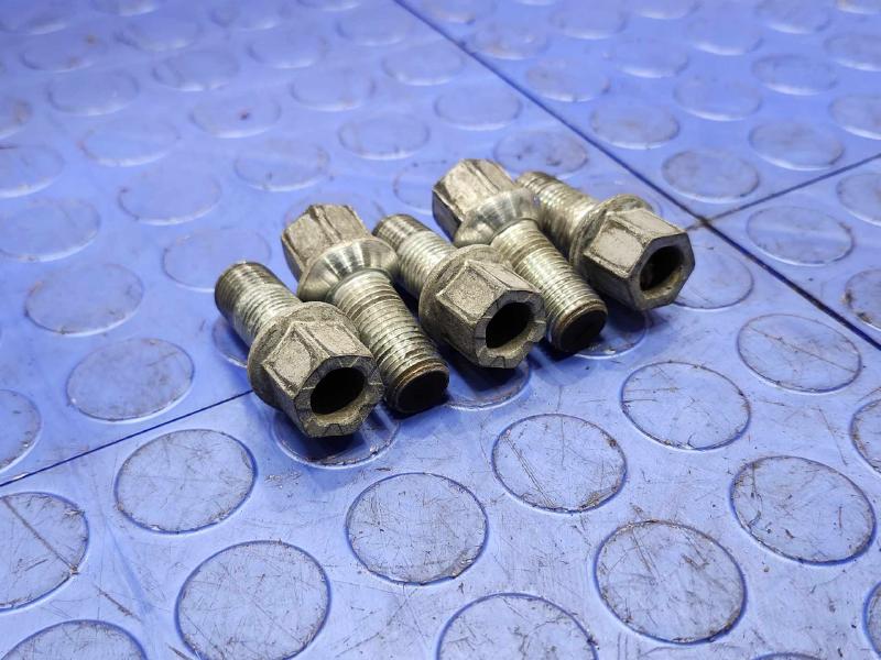 2012 Volkswagen Jetta Lug Nuts