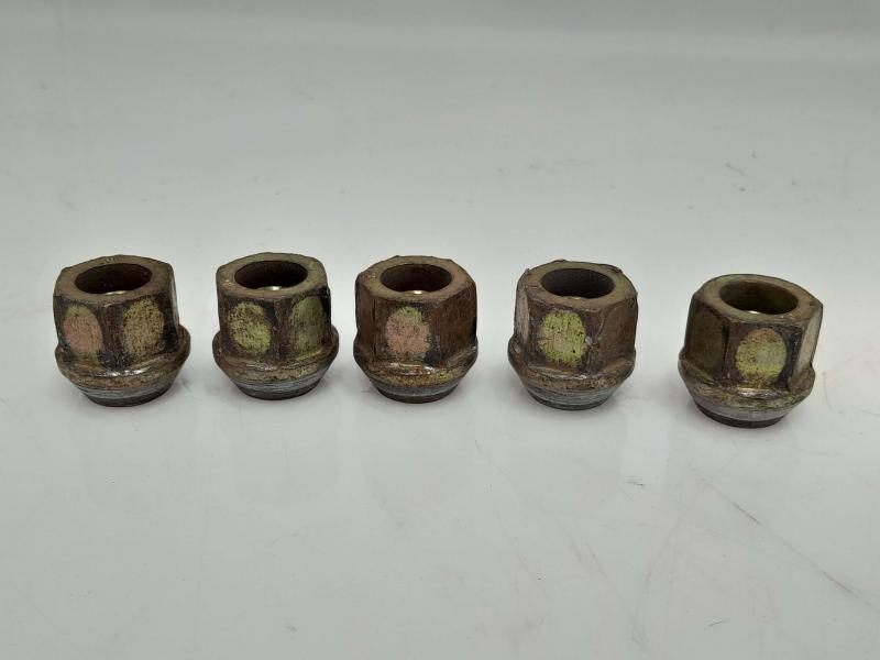 1995 Chevrolet Astro Lug Nuts