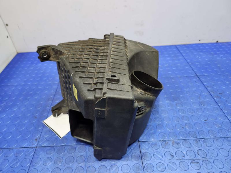 2015-2018 Kia Sedona Engine OEM Air Cleaner Box Assembly Genuine 28110A9100