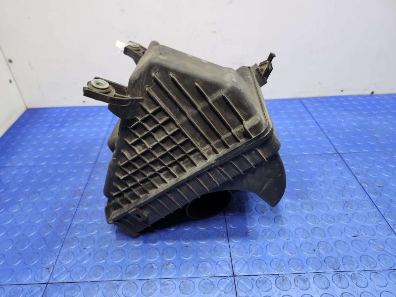 2015-2018 Kia Sedona Engine OEM Air Cleaner Box Assembly Genuine 28110A9100
